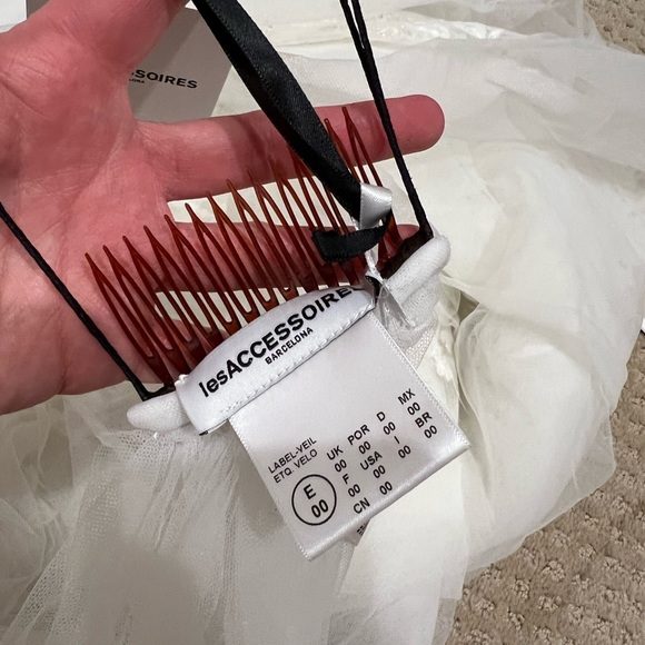 STUNING PRONOVIAS CATHEDRAL VEIL!! NWT - Picture 11 of 12